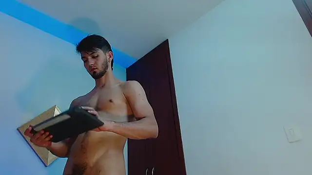 HarryFosster Show in webcam