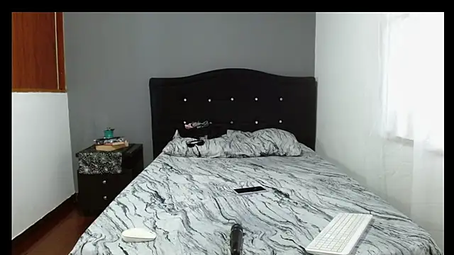 Emilia_1995 Chat XXX in diretta