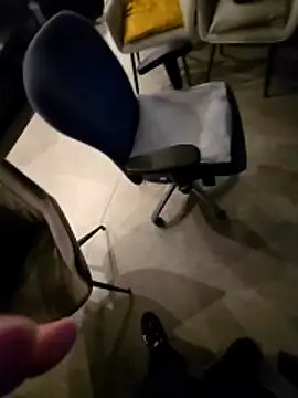 OssiBigCum Pertunjukan Webcam