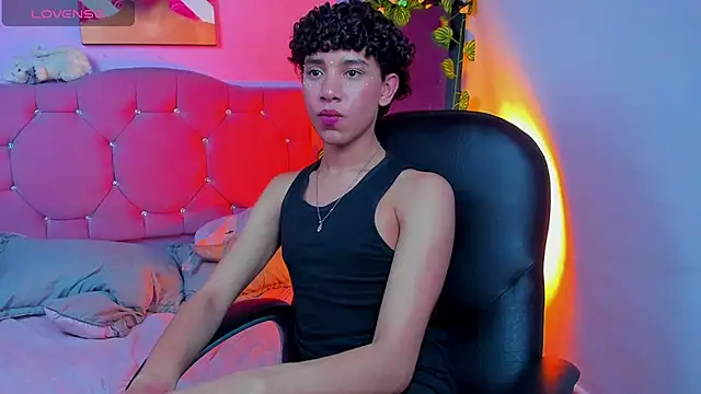 artemis_jones Show in webcam