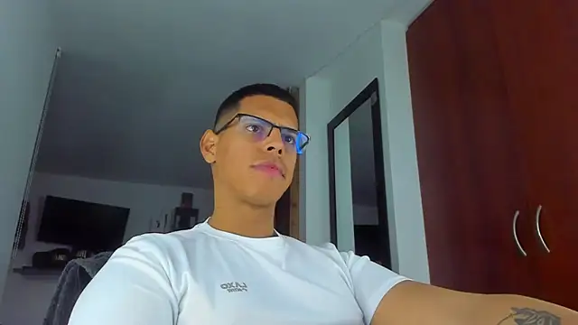 دردشة _John_Boy_ الجنسية المباشرة