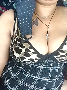 Delhi_Patola élő XXX-chatje