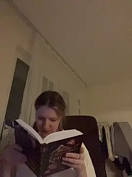 MaryHiggins live XXX chat