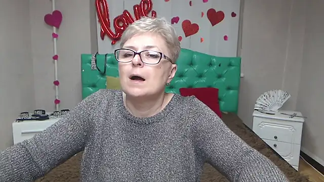 EmiliaGree Chat XXX live