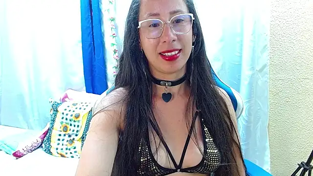 Chat +18 de Gia_leinn ao vivo