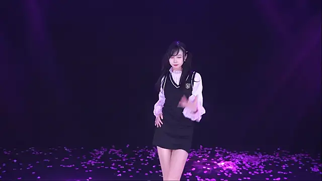 XXX chat uživo modela LuckyGirl-999