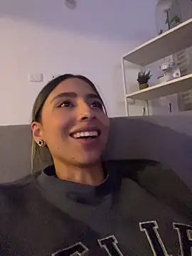 Ameellie Adlı Modelin Canlı XXX Sohbeti