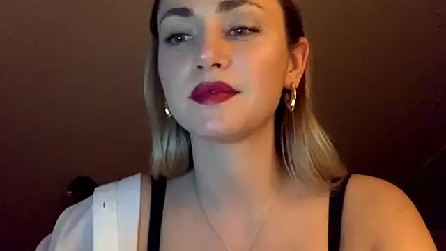 ScarlettSensitive Adlı Modelin Canlı XXX Sohbeti