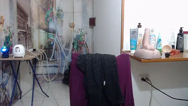 curly_greeneyed's Live XXX Chat