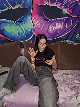 AllexyAle Chat XXX in diretta