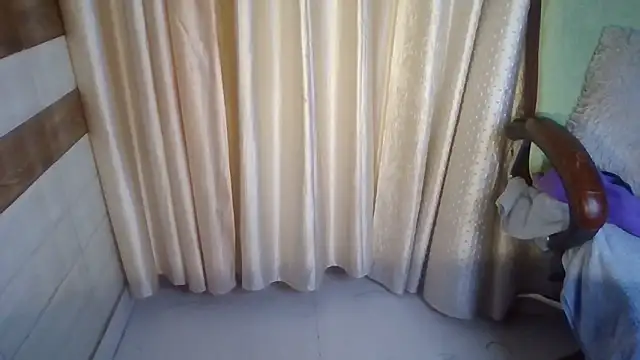 Yashika_Loves Chat XXX in diretta