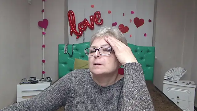 EmiliaGree's Live XXX Chat