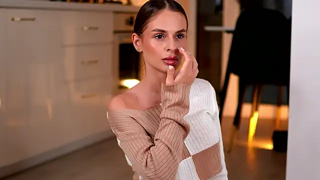 ElaraShine's Live XXX Chat