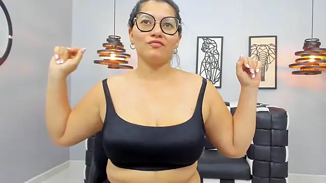 Mia_Curvyy – Live XXX-chat