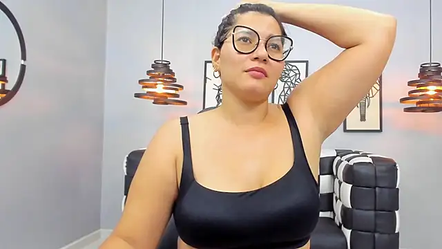 Mia_Curvyy – Live XXX-chat