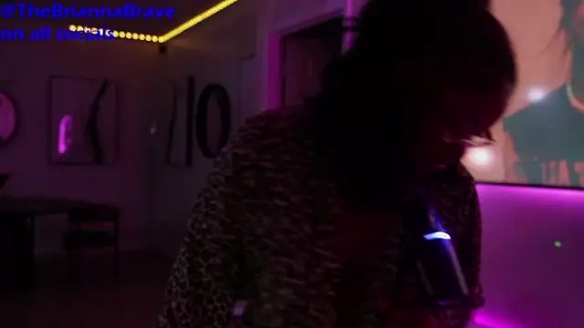BriannaBrave: онлайн-секс-чат