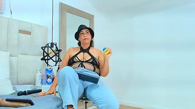 Sara_BigAss- Live XXX-chat