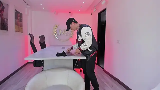 BenitoSaenzのライブXXXチャット