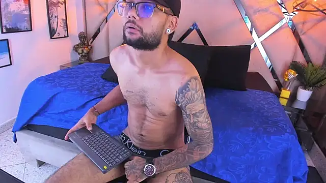 KyleJoss30 Adlı Modelin Canlı XXX Sohbeti