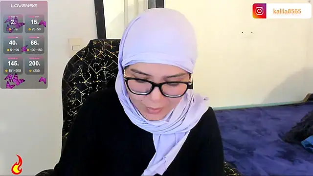 MatchedEyebrow's Live XXX Chat