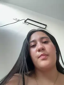 Nina_lovi Show in webcam