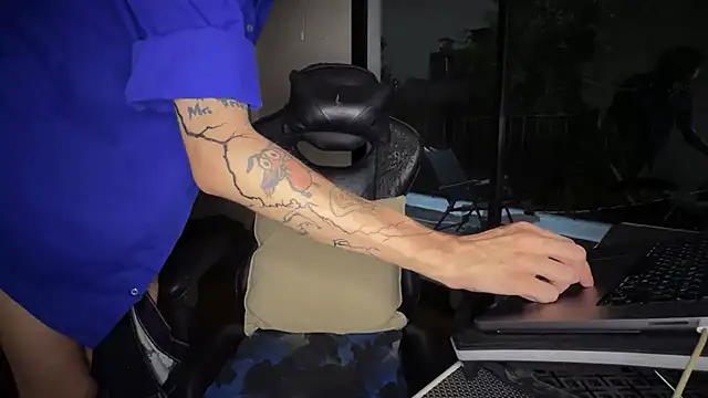 Den_BlueXxのライブXXXチャット