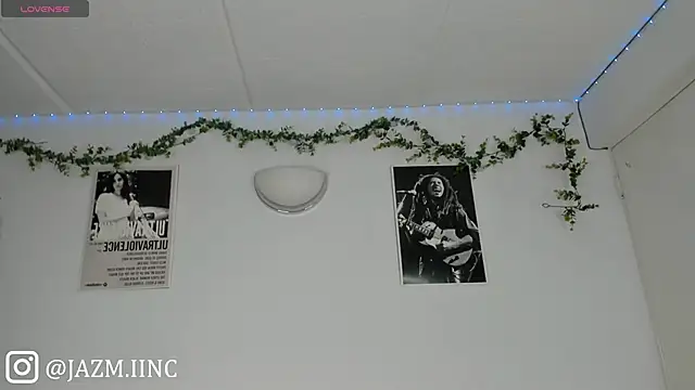 Chatroom XXX en direct de Jazmiin-