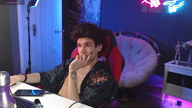 Show modela trevor_dreams na web-kameri