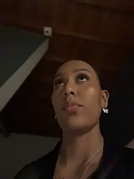 Pokazy przed kamerką – MiilaBlake