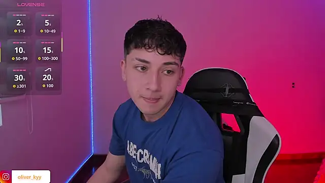 Chat +18 de oliver_kyy ao vivo