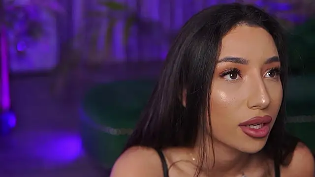 XXX chat uživo modela GinaValentinna