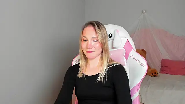 ElaraVoltageのライブXXXチャット