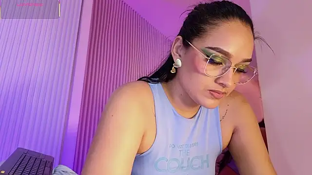 دردشة EMILYY_FOXY الجنسية المباشرة