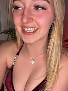 emilypeperoni: διαδικτυακό σόου στην κάμερα