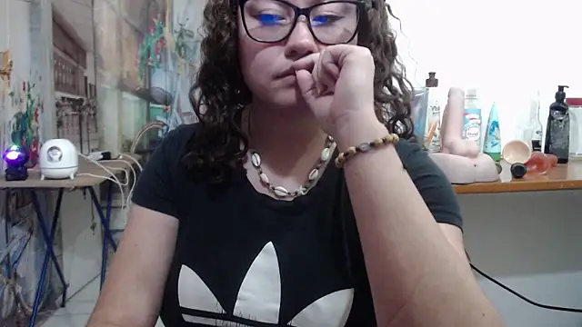 curly_greeneyed Chat XXX in diretta