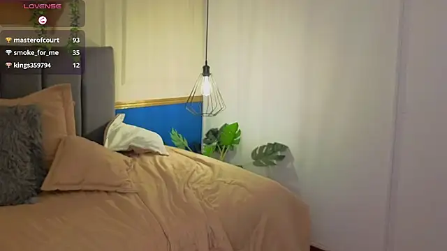 Онлайн чат XXX Selena_Noir