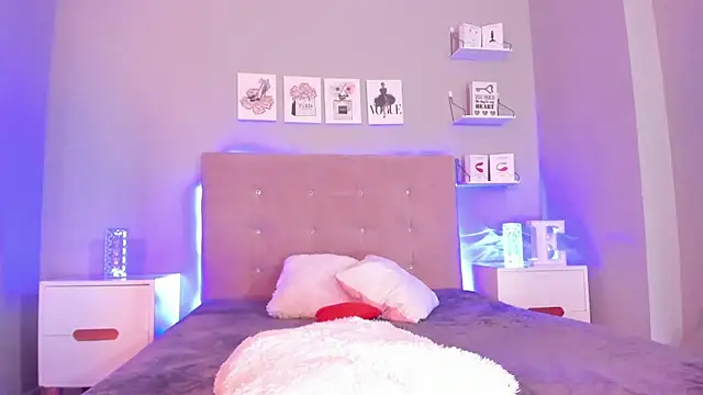 EmilyCoast-1 live XXX chat