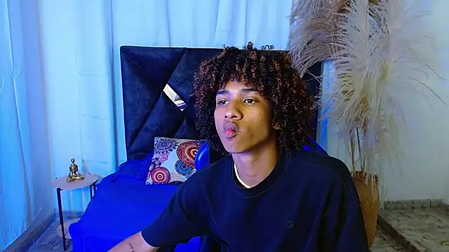 angelll18_: διαδικτυακό σόου στην κάμερα