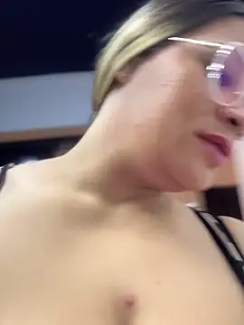 big_tits_in_your_face's Webcam Show