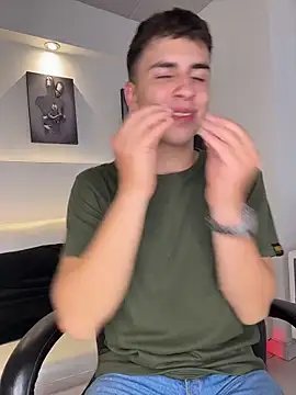 AdrianRinaldi – webcam-show