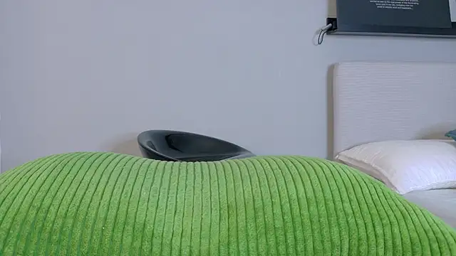 Онлайн чат XXX RiriiBrunette__