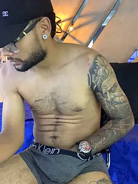 KyleJoss30: διαδικτυακό σόου στην κάμερα