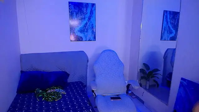 alloy_tiny: онлайн-секс-чат