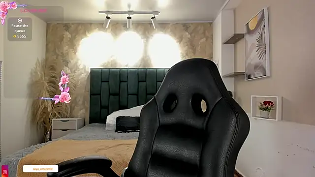 Saya_Amaretto1 Adlı Modelin Canlı XXX Sohbeti