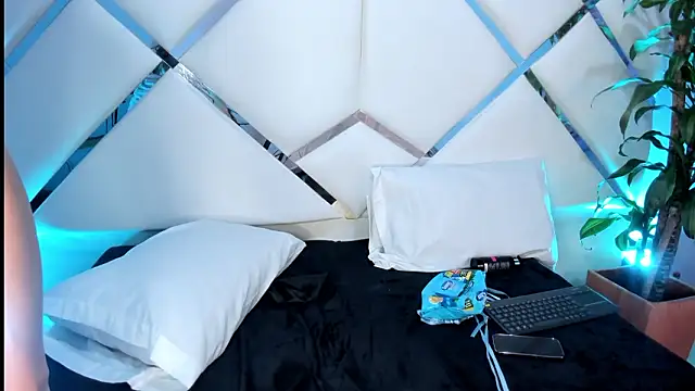 Amelia_Rivas' Live XXX Chat