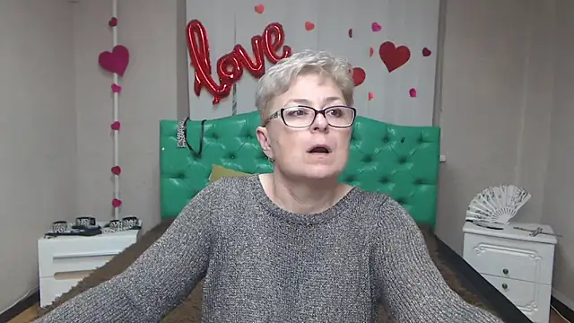 EmiliaGree: онлайн-секс-чат