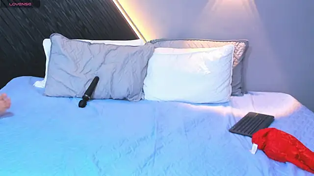 Laia_and_Aloby: вебкам-шоу