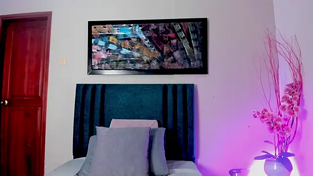 Chat +18 de TessaMonroee ao vivo