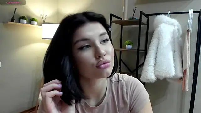 BustyNoir webcam show