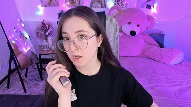 VirtuallVoyant Adlı Modelin Canlı XXX Sohbeti